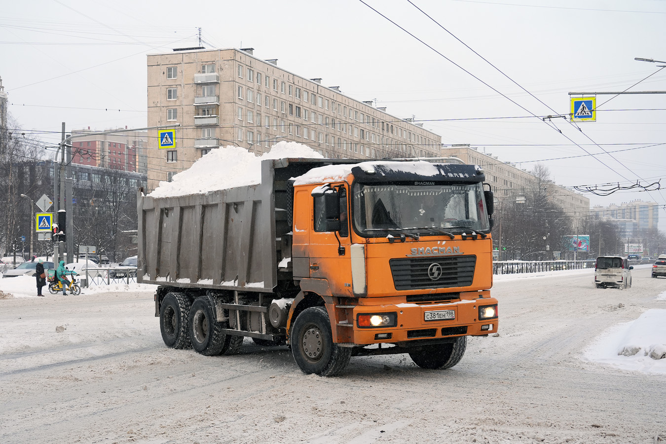 Санкт-Петербург, № С 381 ЕН 198 — Shaanxi Shacman F2000 SX325x