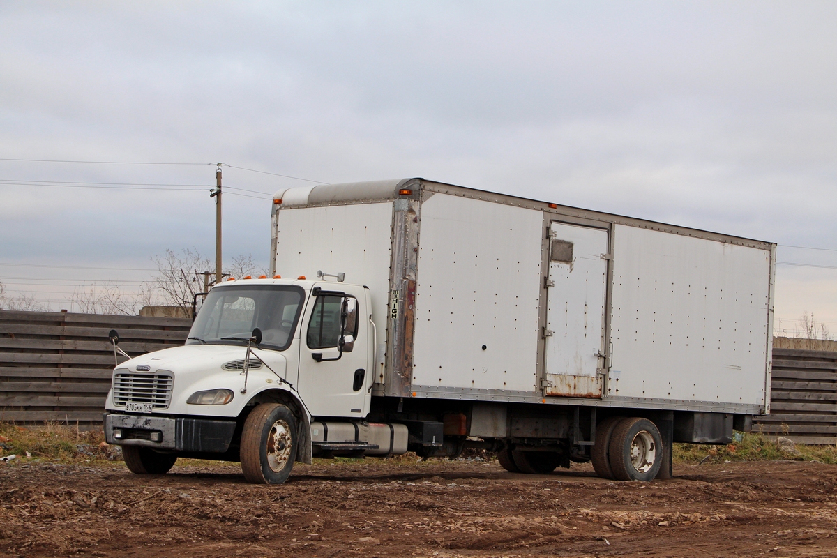 Новосибирская область, № В 705 КК 154 — Freightliner Business Class M2