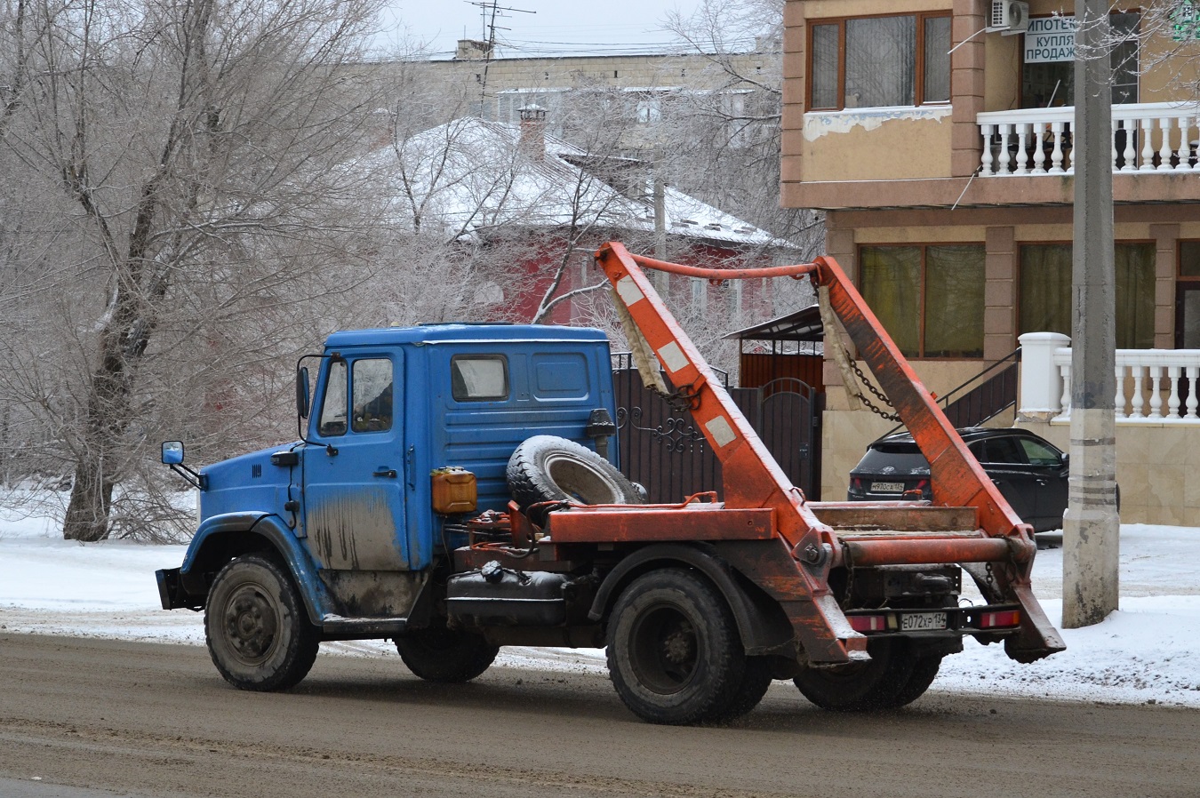 Волгоградская область, № Е 072 ХР 134 — ЗИЛ-497442