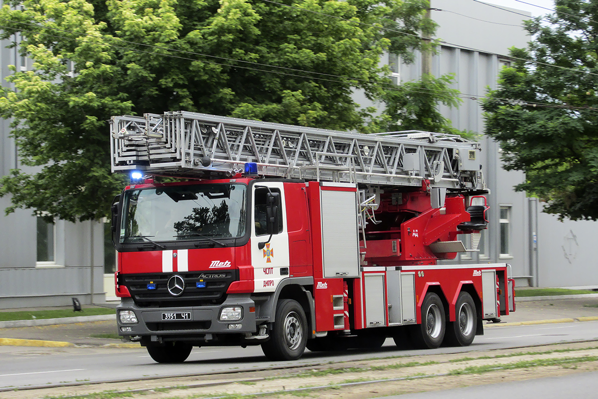 Днепропетровская область, № 3951 Ч1 — Mercedes-Benz Actros ('2003)