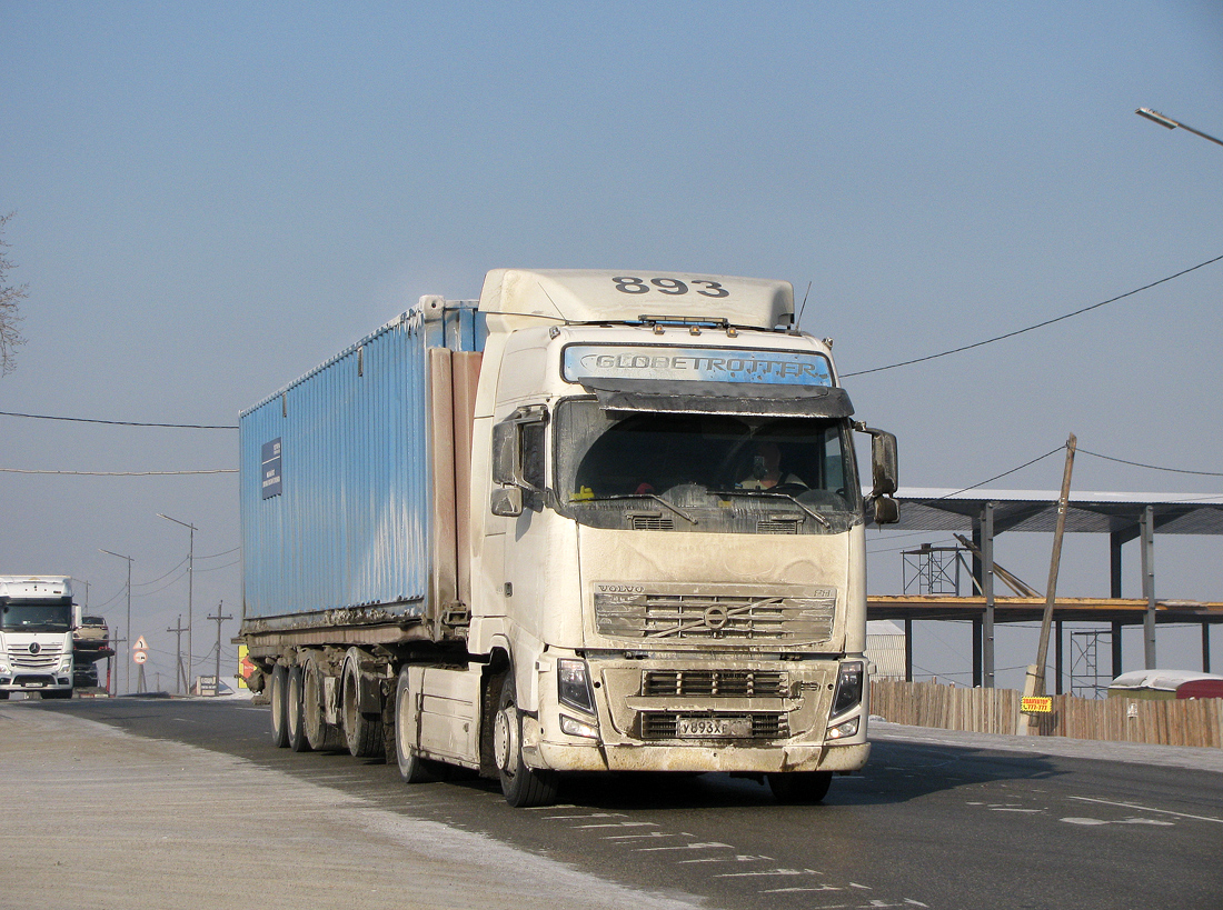 Приморский край, № У 893 ХВ 125 — Volvo ('2008) FH.460