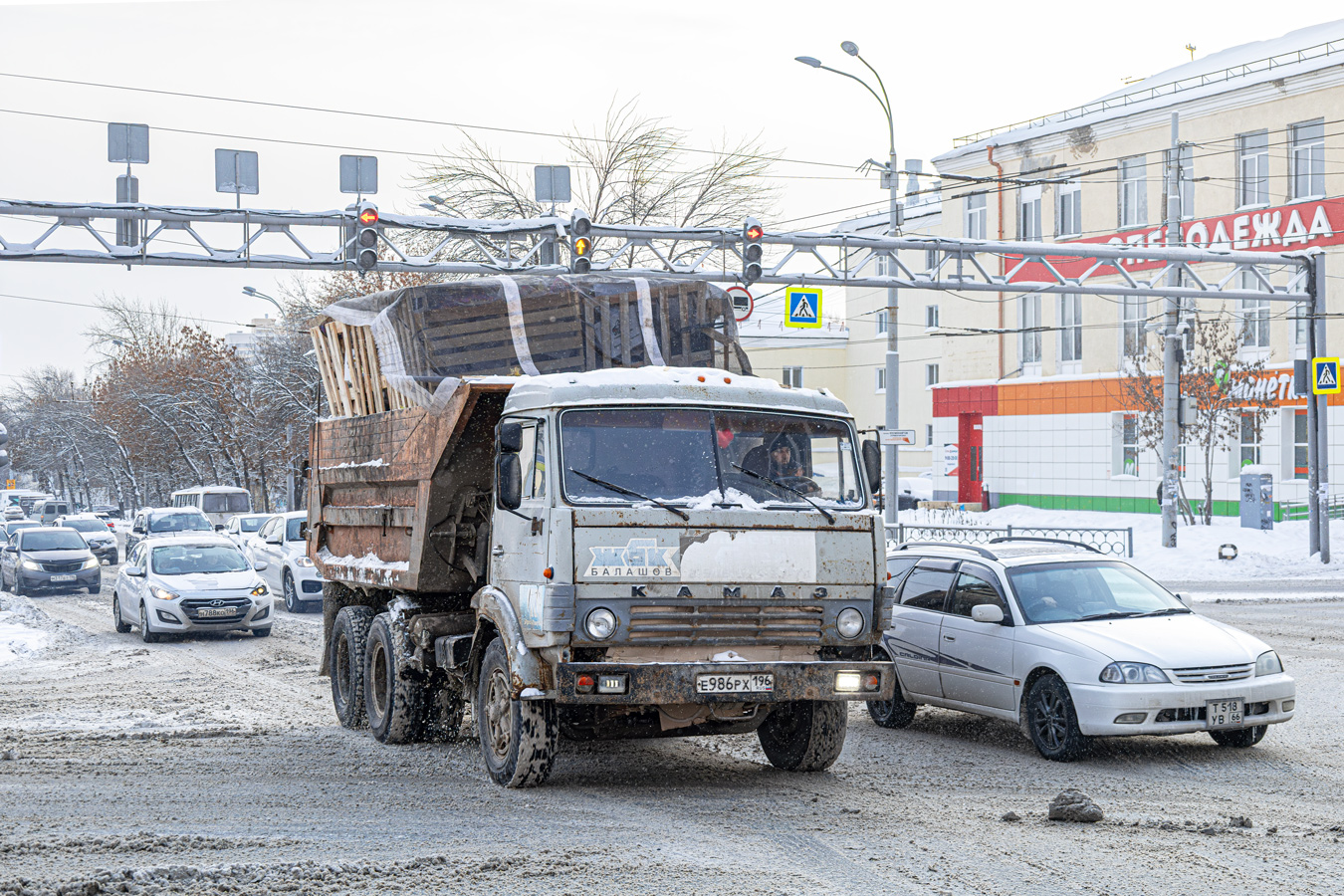 Свердловская область, № Е 986 РХ 196 — КамАЗ-55111 [551110]