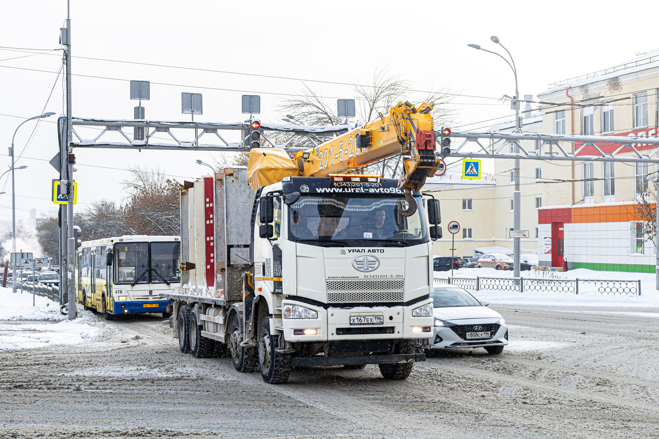 Свердловская область, № Х 167 ЕХ 196 — FAW J6 CA3310