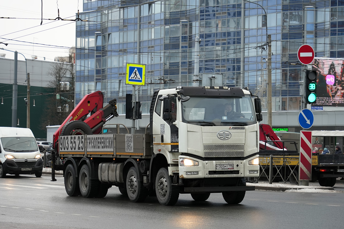Санкт-Петербург, № Т 305 МТ 198 — FAW J6 CA3310