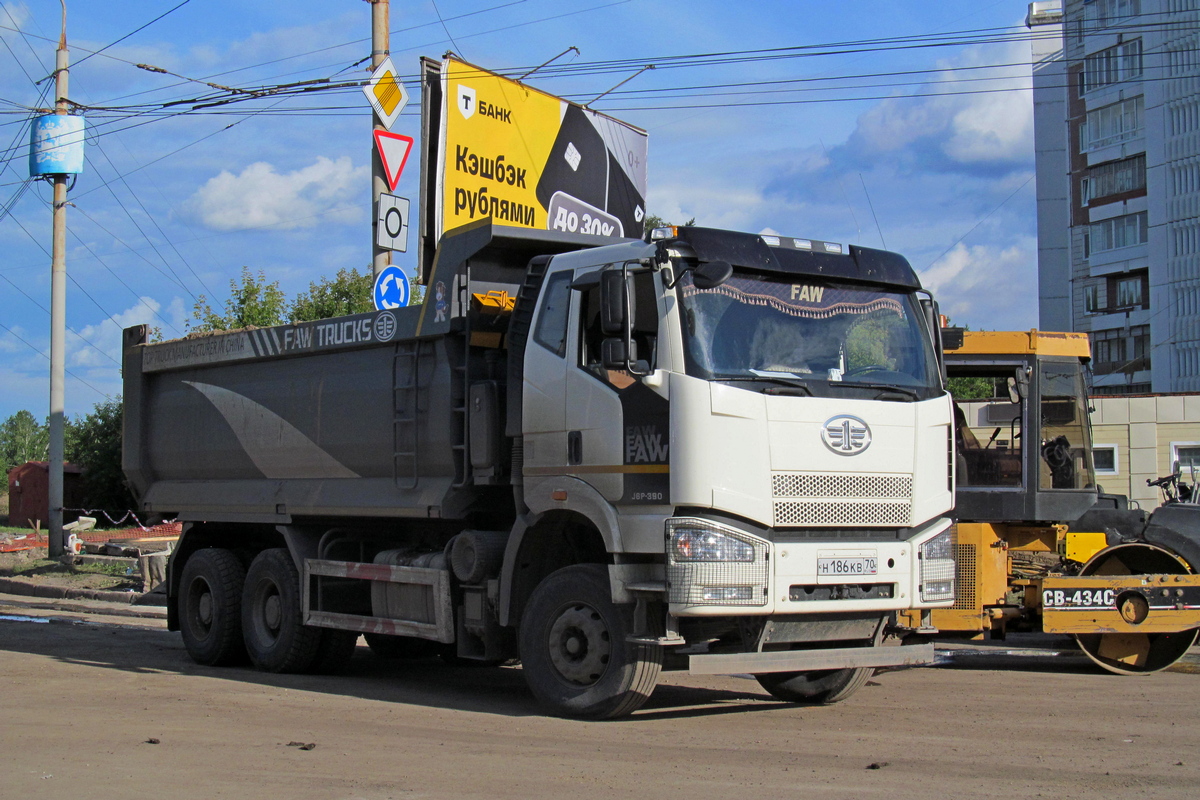 Томская область, № Н 186 КВ 70 — FAW J6 CA3250