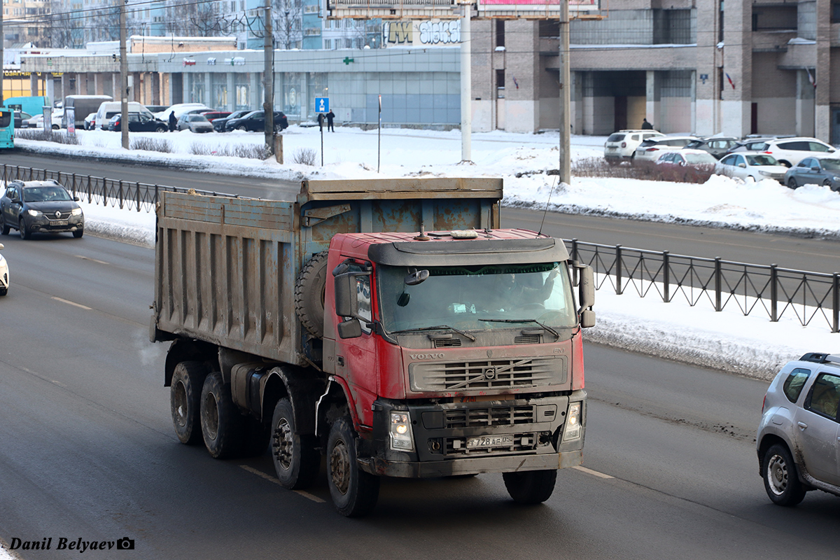Дагестан, № Т 728 АЕ 05 — Volvo ('2002) FM.400 [X9P]