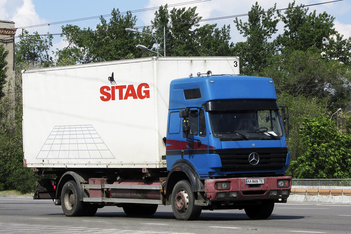 Киев, № АА 8606 ТЕ — Mercedes-Benz SK 1824
