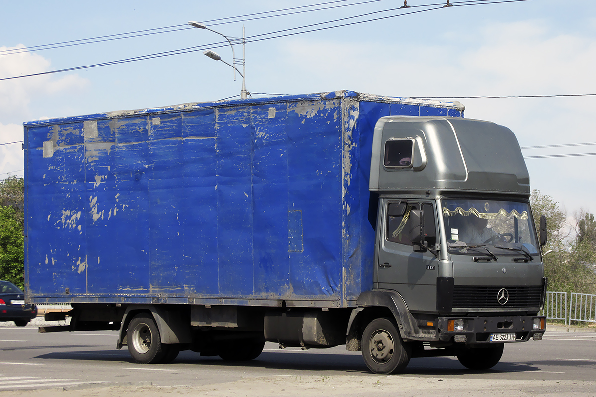 Днепропетровская область, № АЕ 3223 ІН — Mercedes-Benz LK 817