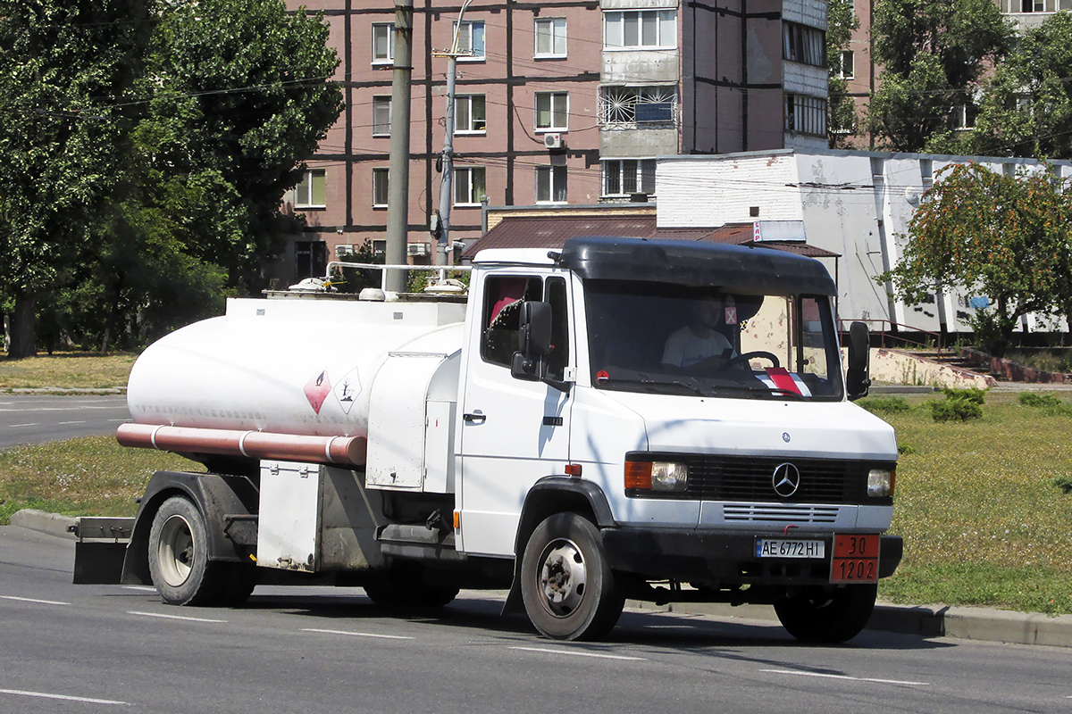 Днепропетровская область, № АЕ 6772 НІ — Mercedes-Benz T2 ('1986)