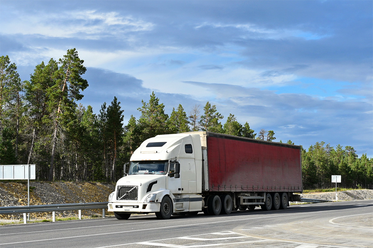 Алтайский край, № Т 666 РО 22 — Volvo VN (Общая модель)