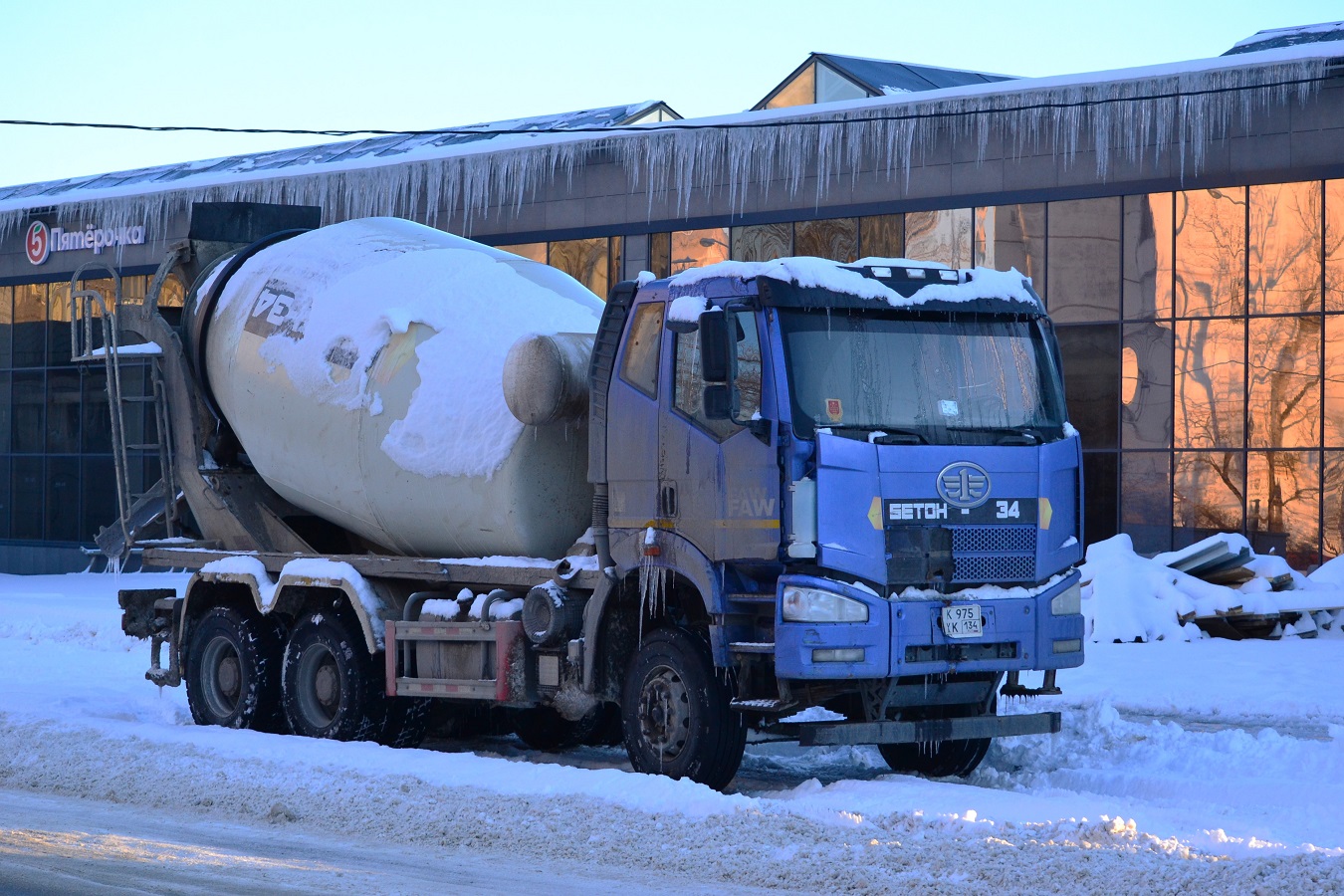 Волгоградская область, № К 975 ХК 134 — FAW J6 CA3250