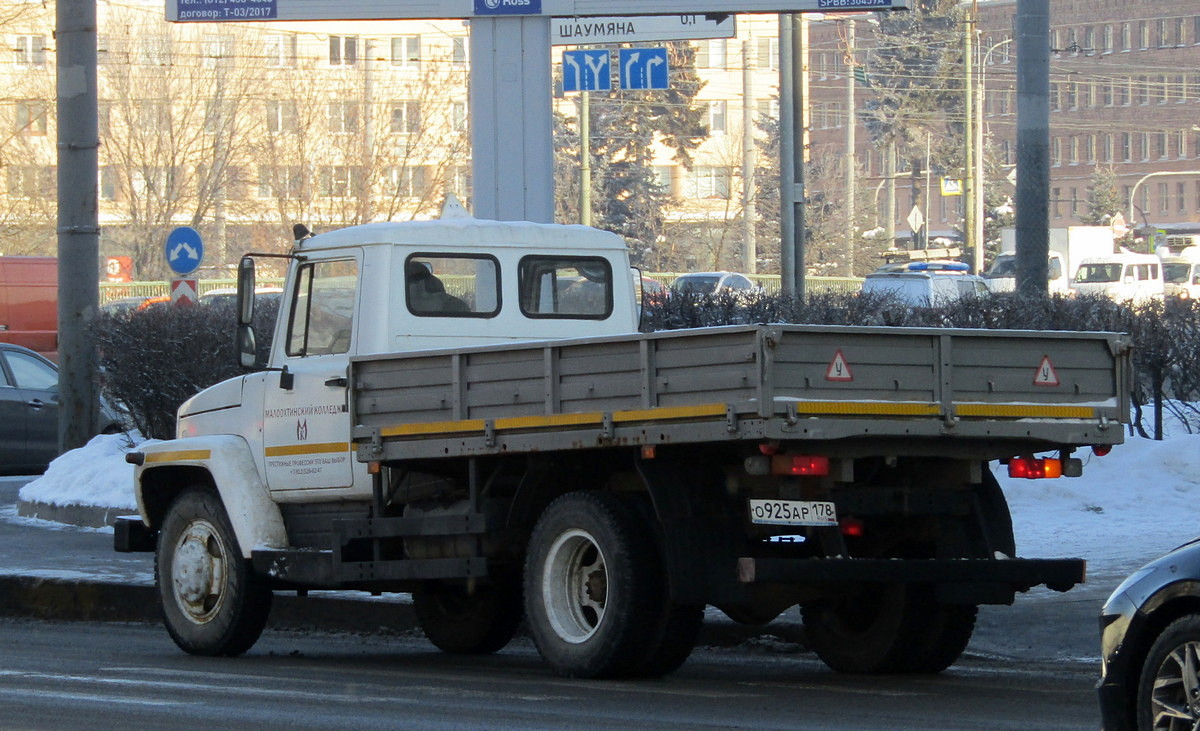 Санкт-Петербург, № О 925 АР 178 — ГАЗ-3309