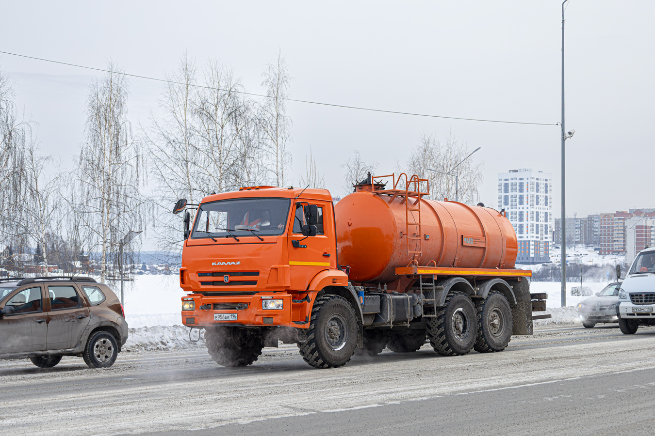 Свердловская область, № Е 956 АК 196 — КамАЗ-43118 (общая модель)
