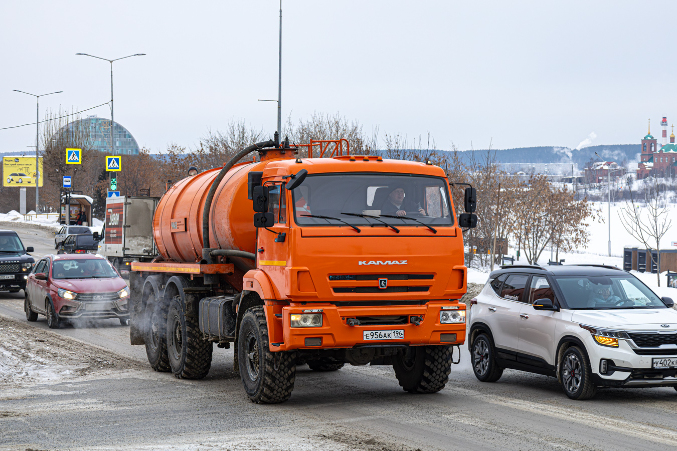 Свердловская область, № Е 956 АК 196 — КамАЗ-43118 (общая модель)