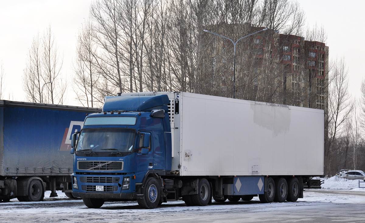 Омская область, № Р 037 АУ 55 — Volvo ('2010) FM.330