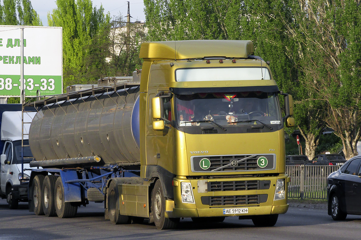 Днепропетровская область, № АЕ 5912 КН — Volvo ('2002) FH12.420