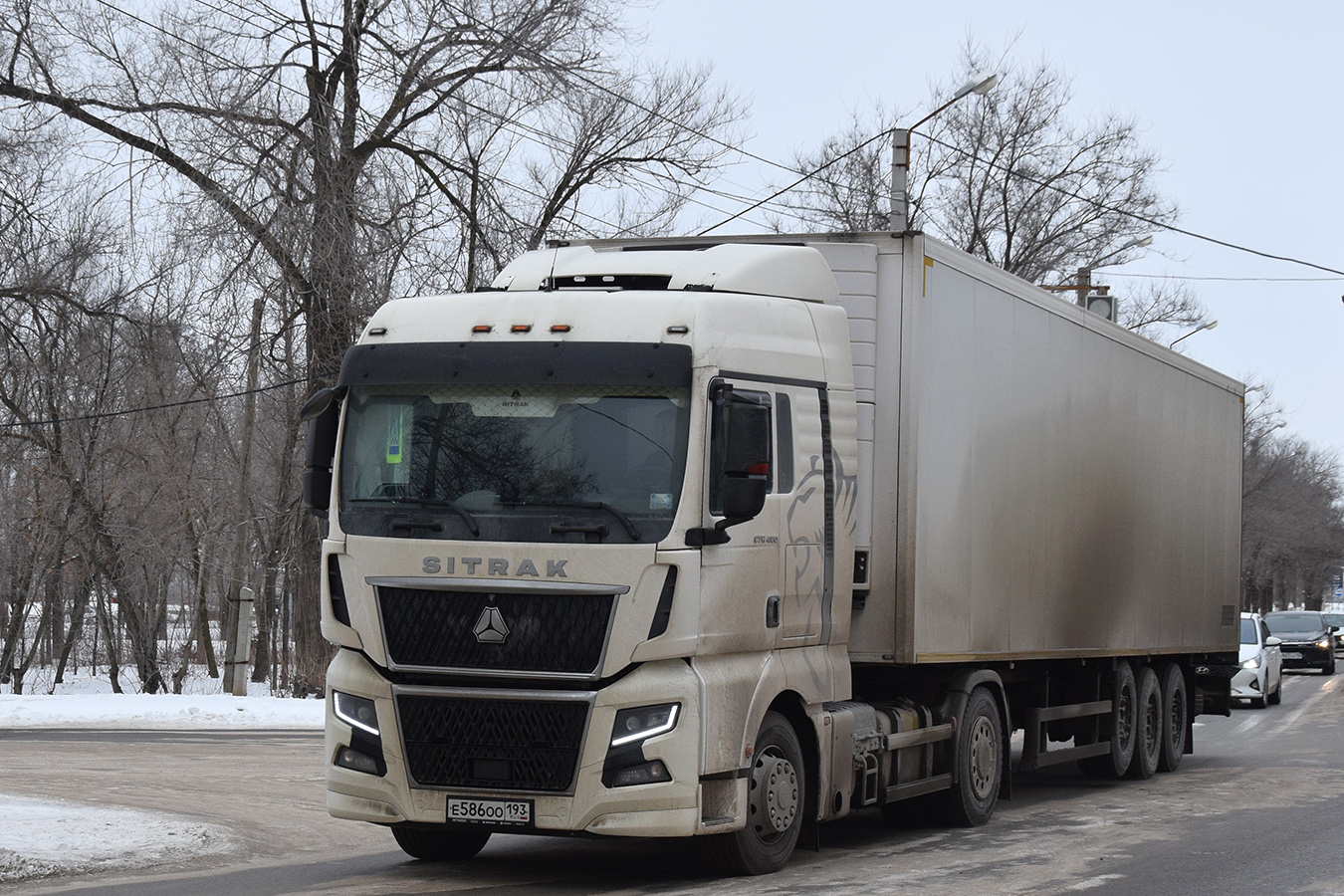 Краснодарский край, № Е 586 ОО 193 — Sitrak C7H ZZ4186 MAX