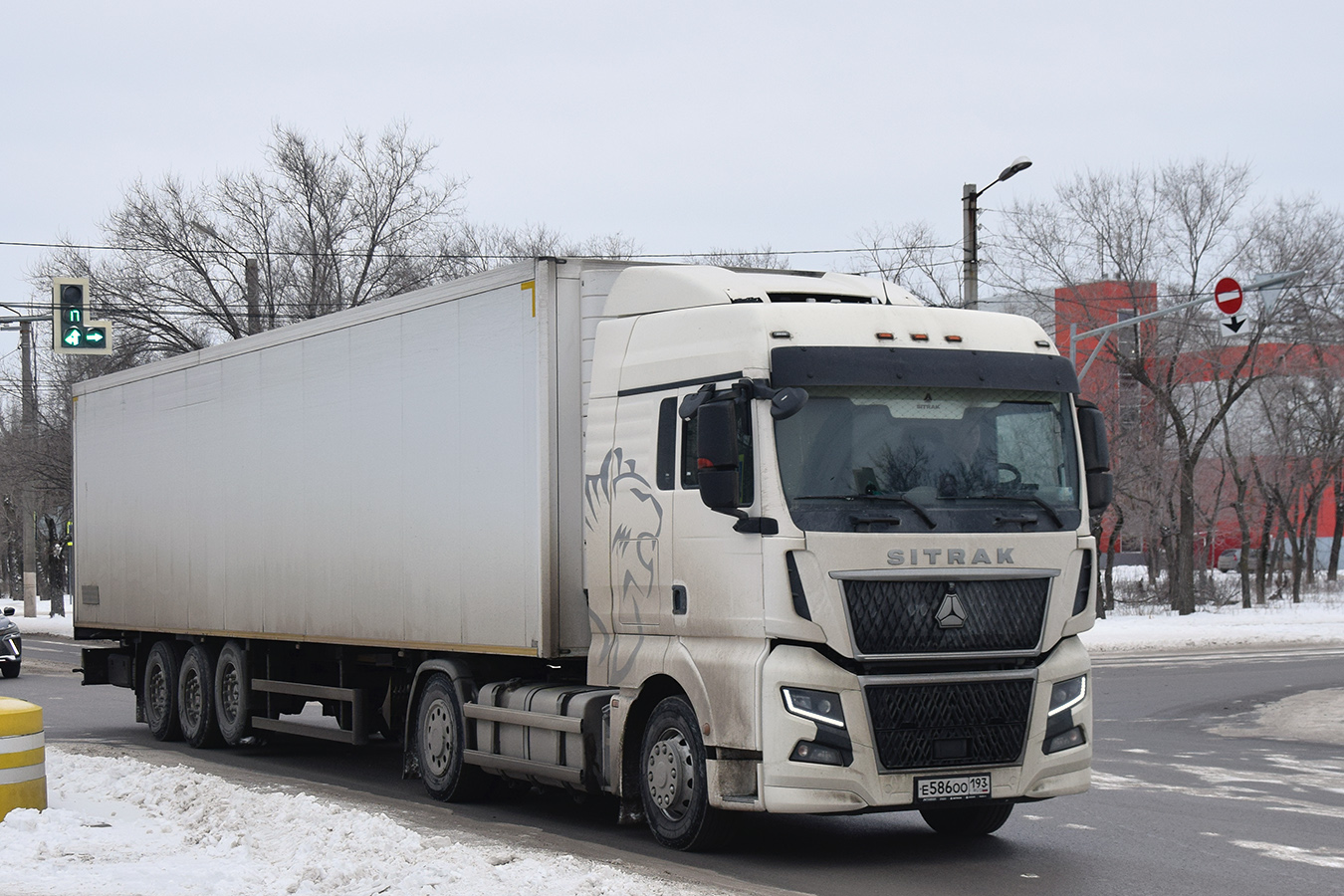 Краснодарский край, № Е 586 ОО 193 — Sitrak C7H ZZ4186 MAX