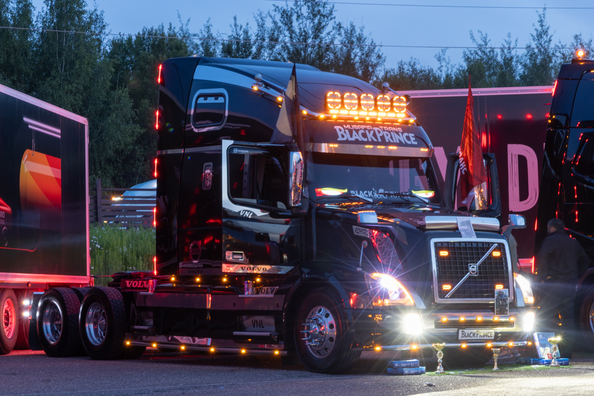 Дагестан, № У 418 РХ 161 — Volvo VNL670; Московская область — Фестиваль TruckDay 2025