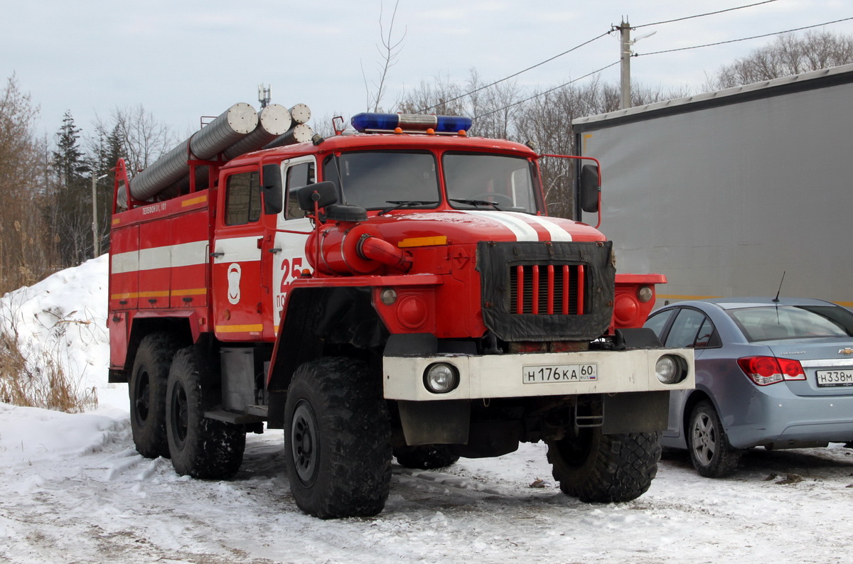 Псковская область, № Н 176 КА 60 — Урал-5557-40