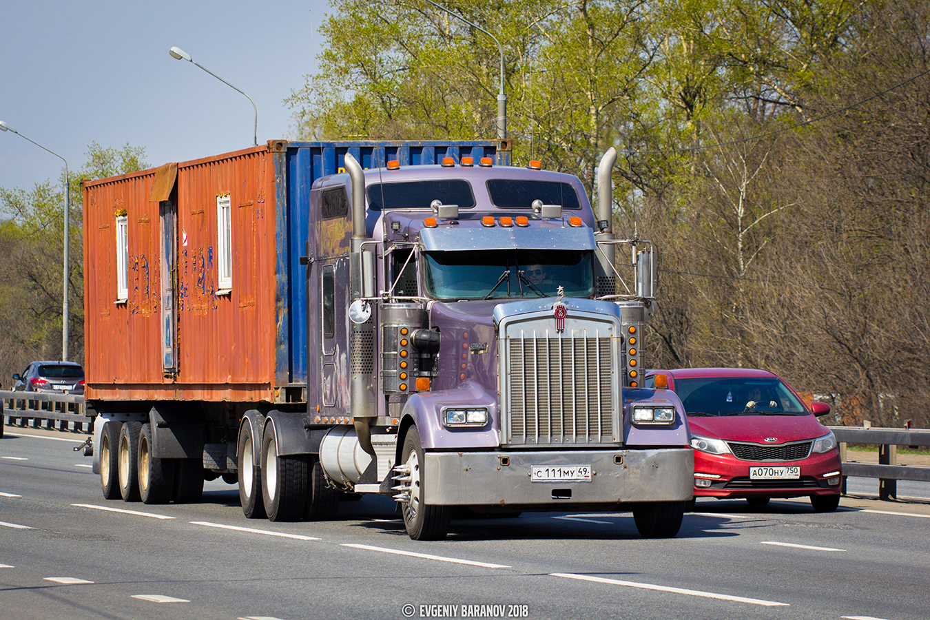 Московская область, № С 111 МУ 49 — Kenworth W900