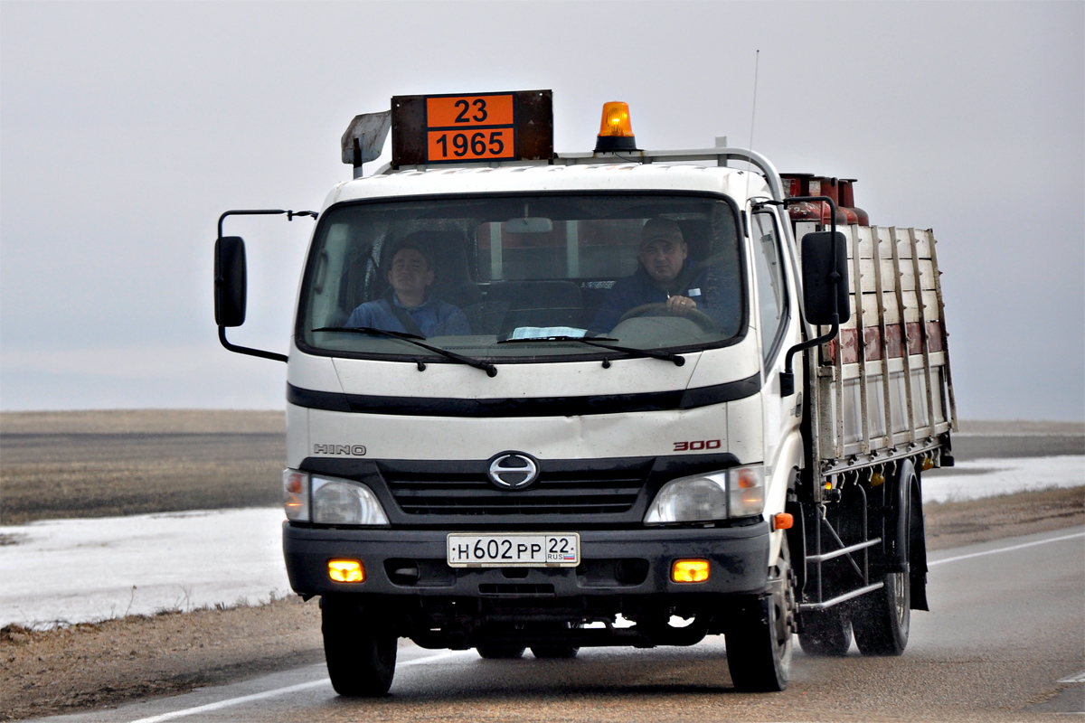 Алтайский край, № Н 602 РР 22 — Hino 300