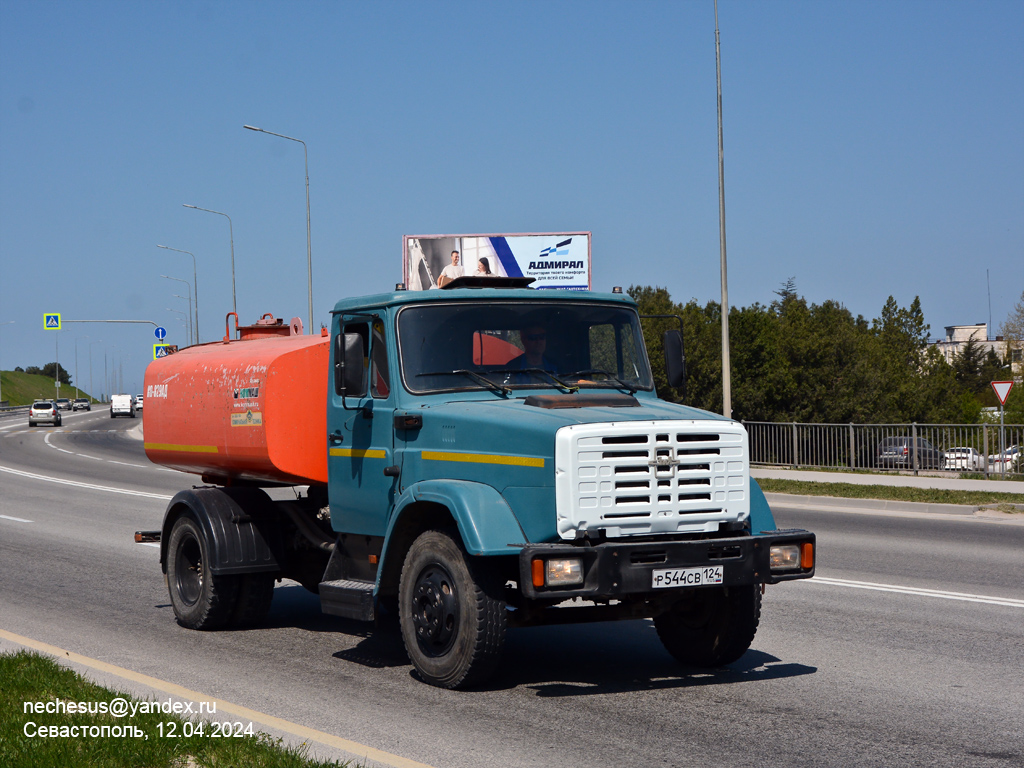 Севастополь, № Р 544 СВ 124 — ЗИЛ-432932