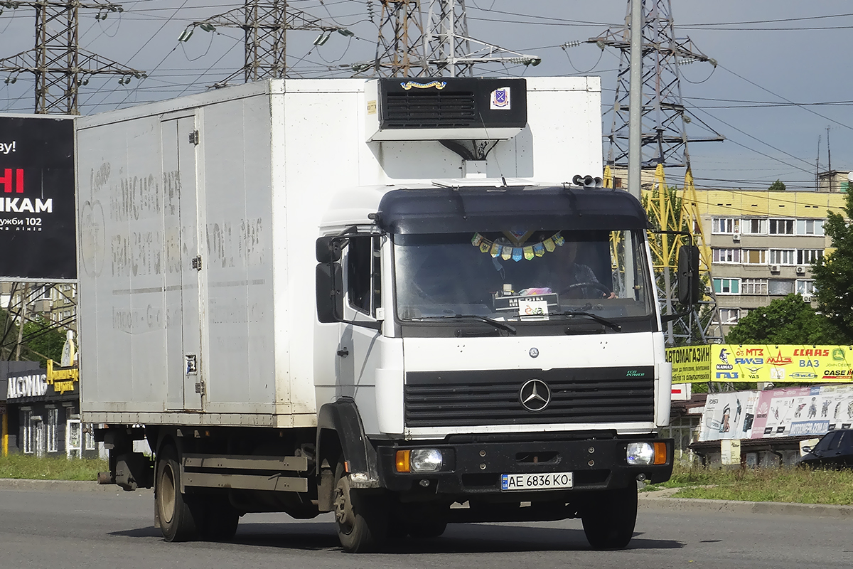 Днепропетровская область, № АЕ 6836 КО — Mercedes-Benz LK 811