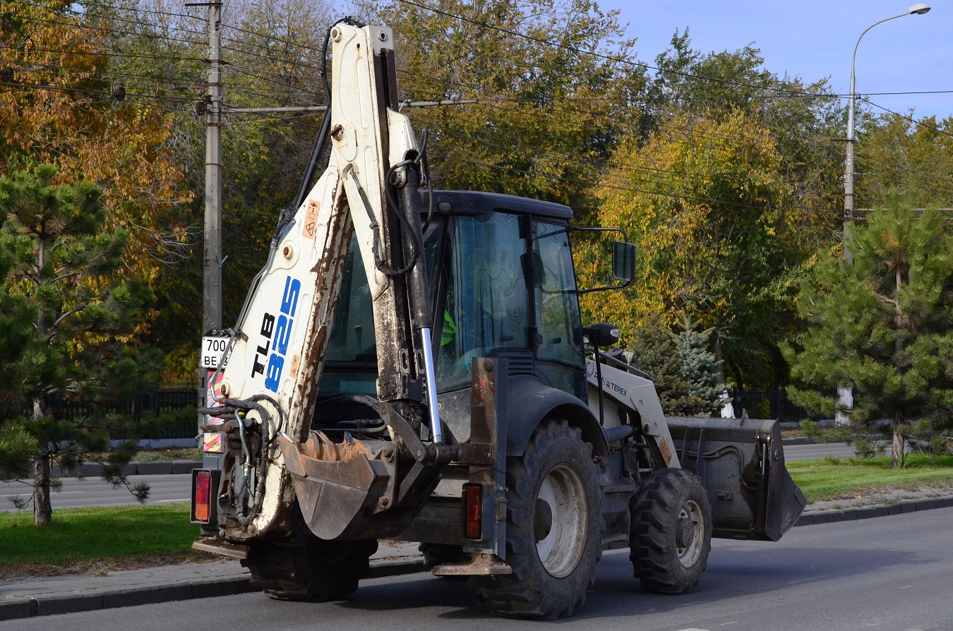 Волгоградская область, № 7004 ВЕ 34 — TLB-825 (RM-Terex) (UMG)