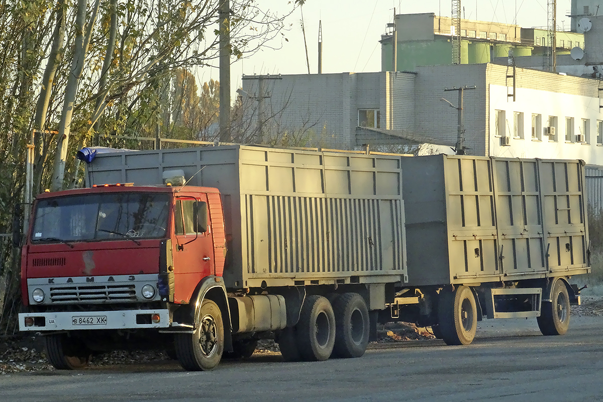Харьковская область, № В 8462 ХК — КамАЗ-53212