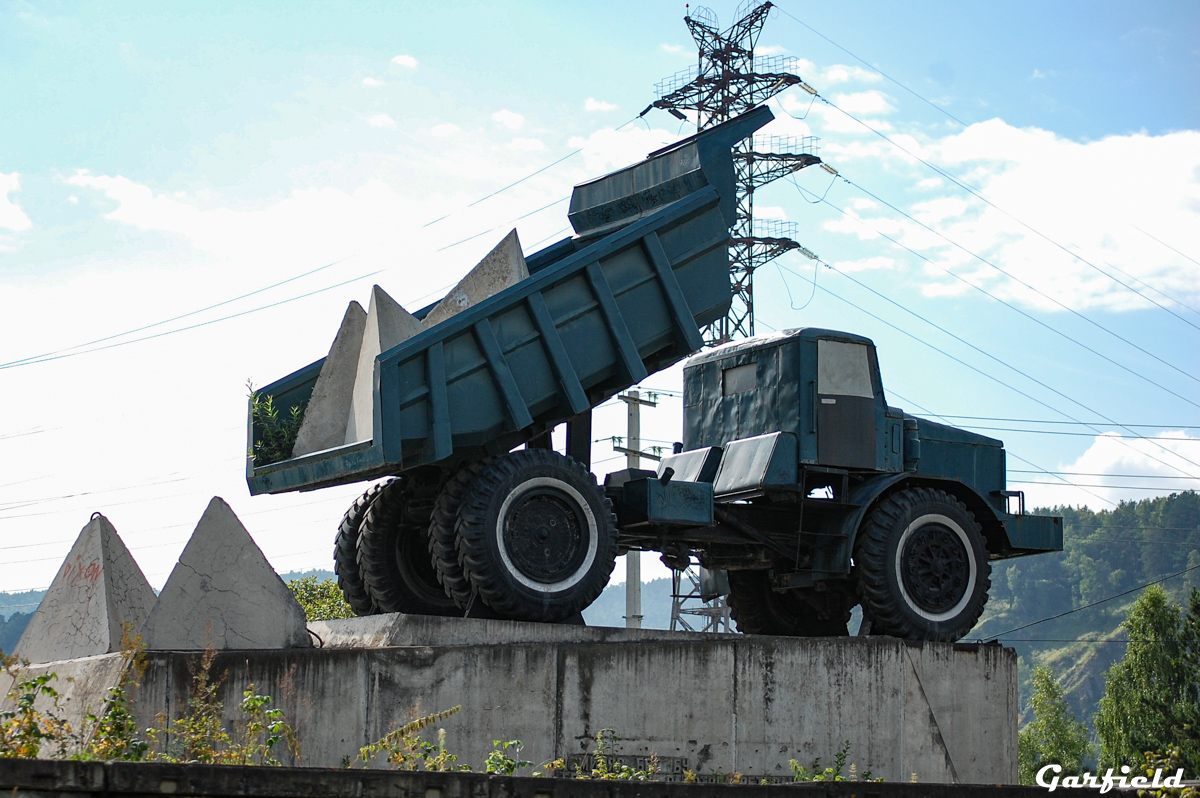 Красноярский край, № (24) Б/Н 0038 — МАЗ-525 (БелАЗ); Техника на постаментах, памятники (Красноярский край); Транспортные средства без номеров (Красноярский край)