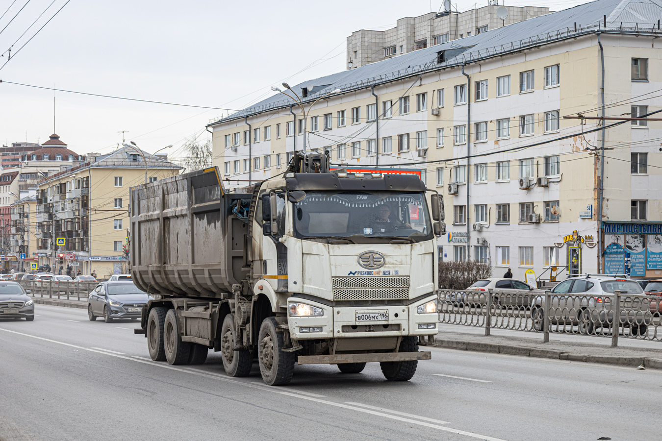 Свердловская область, № В 006 МХ 196 — FAW J6 CA3310