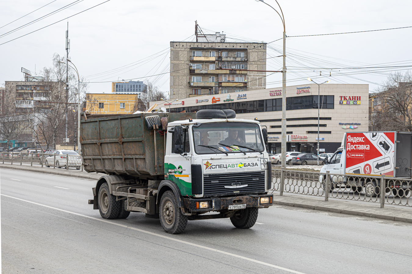Свердловская область, № 421 — МАЗ-533702