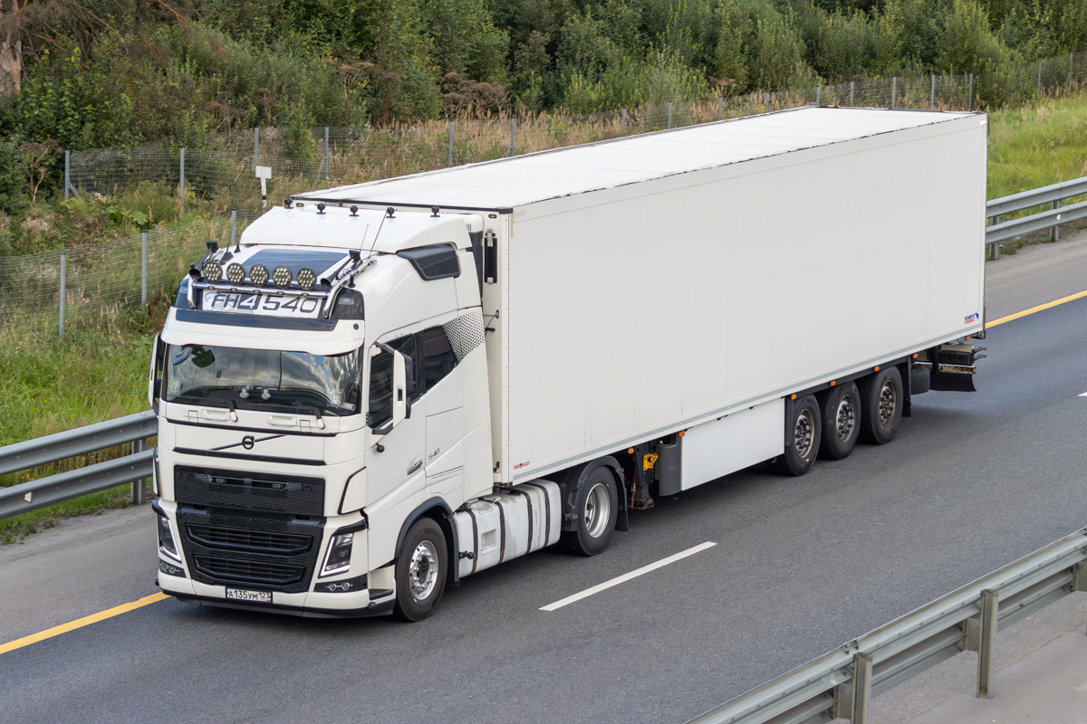 Краснодарский край, № А 135 УМ 123 — Volvo ('2012) FH.540