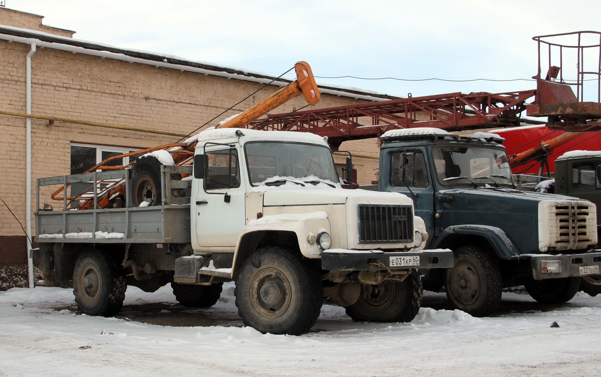 Псковская область, № Е 031 КР 60 — ГАЗ-33081 «Садко»