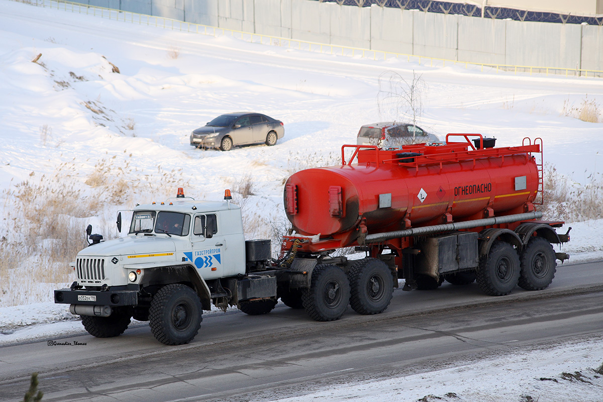 Санкт-Петербург, № О 052 ЕК 198 — Урал-4320-40