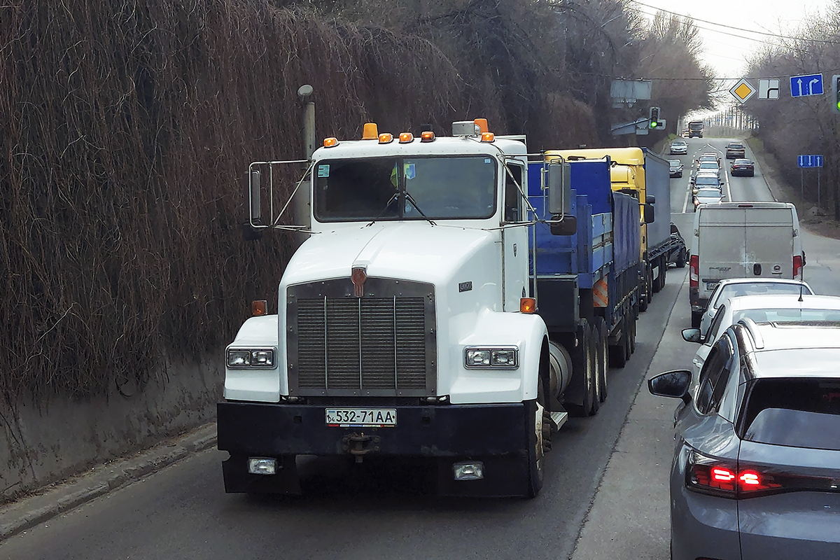 Днепропетровская область, № 532-71 АА — Kenworth T800