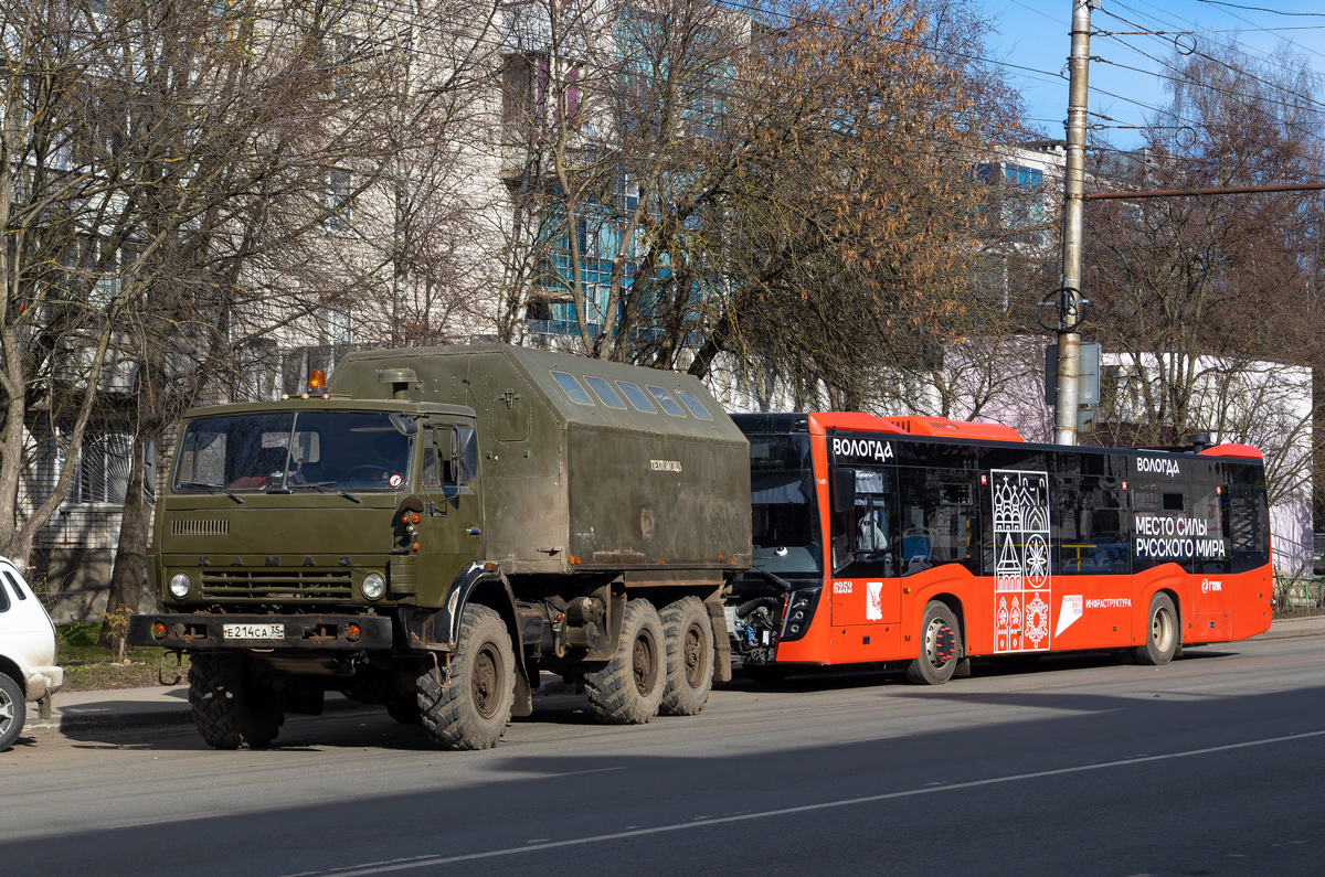 Вологодская область, № Е 214 СА 35 — КамАЗ-43101