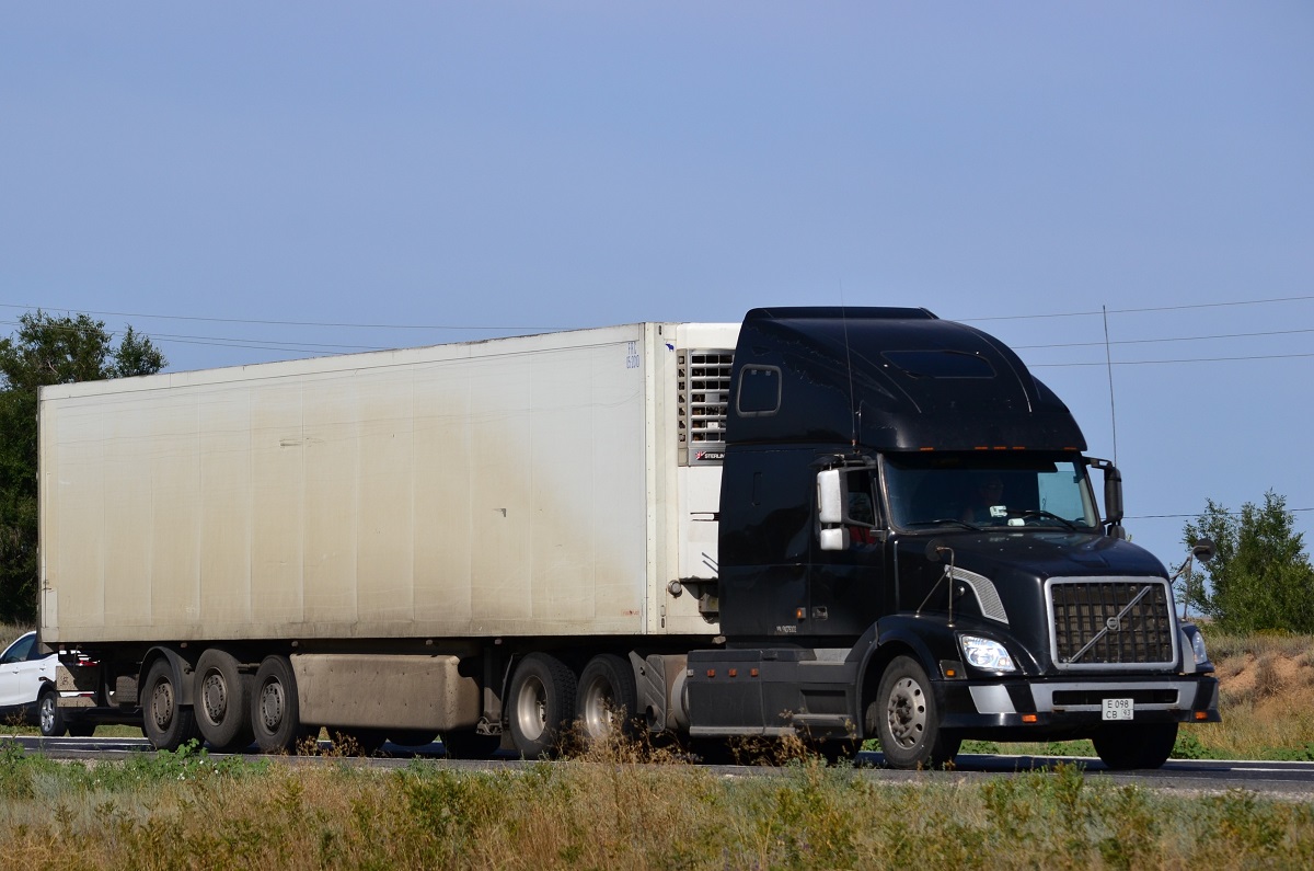 Краснодарский край, № Е 098 СВ 93 — Volvo VNL670