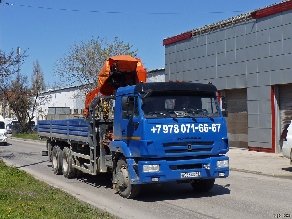 Севастополь, № В 935 КК 92 — КамАЗ-65117 (общая модель)