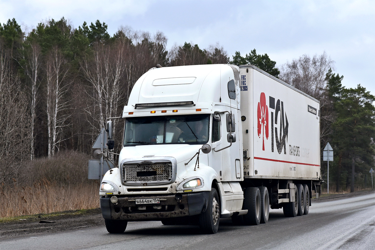 Новосибирская область, № А 664 ВК 154 — Freightliner Columbia
