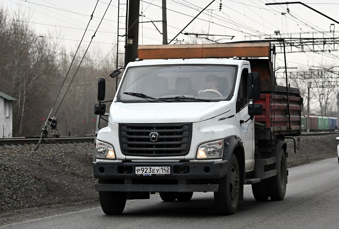 Кемеровская область, № Р 923 ЕУ 142 — ГАЗ-C41R13