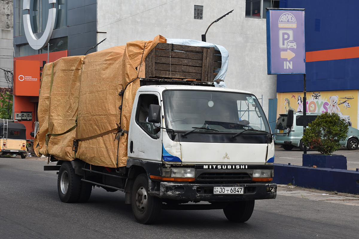 Шри-Ланка, № JO-6847 — Mitsubishi Fuso Canter