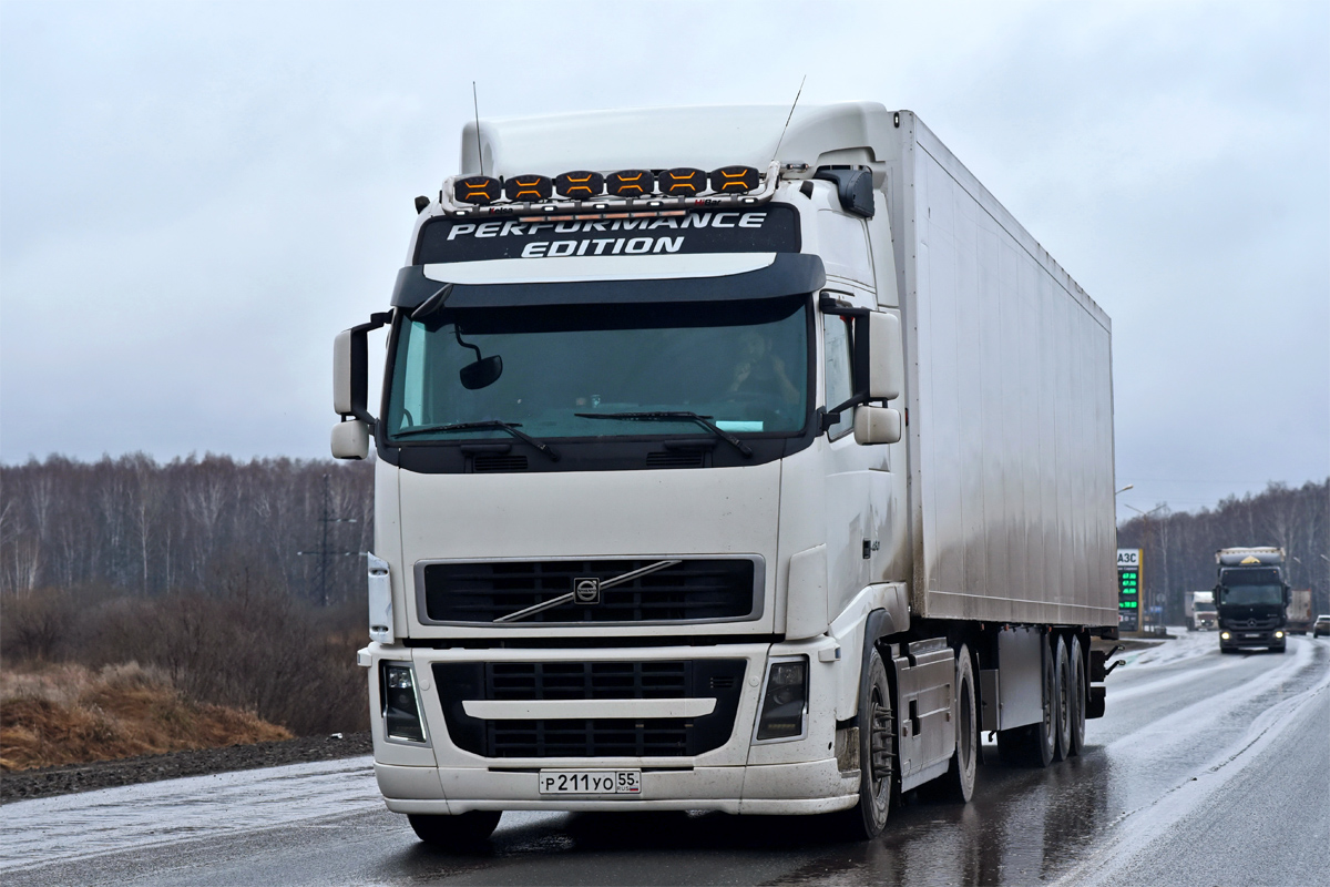 Омская область, № Р 211 УО 55 — Volvo ('2002) FH12.440