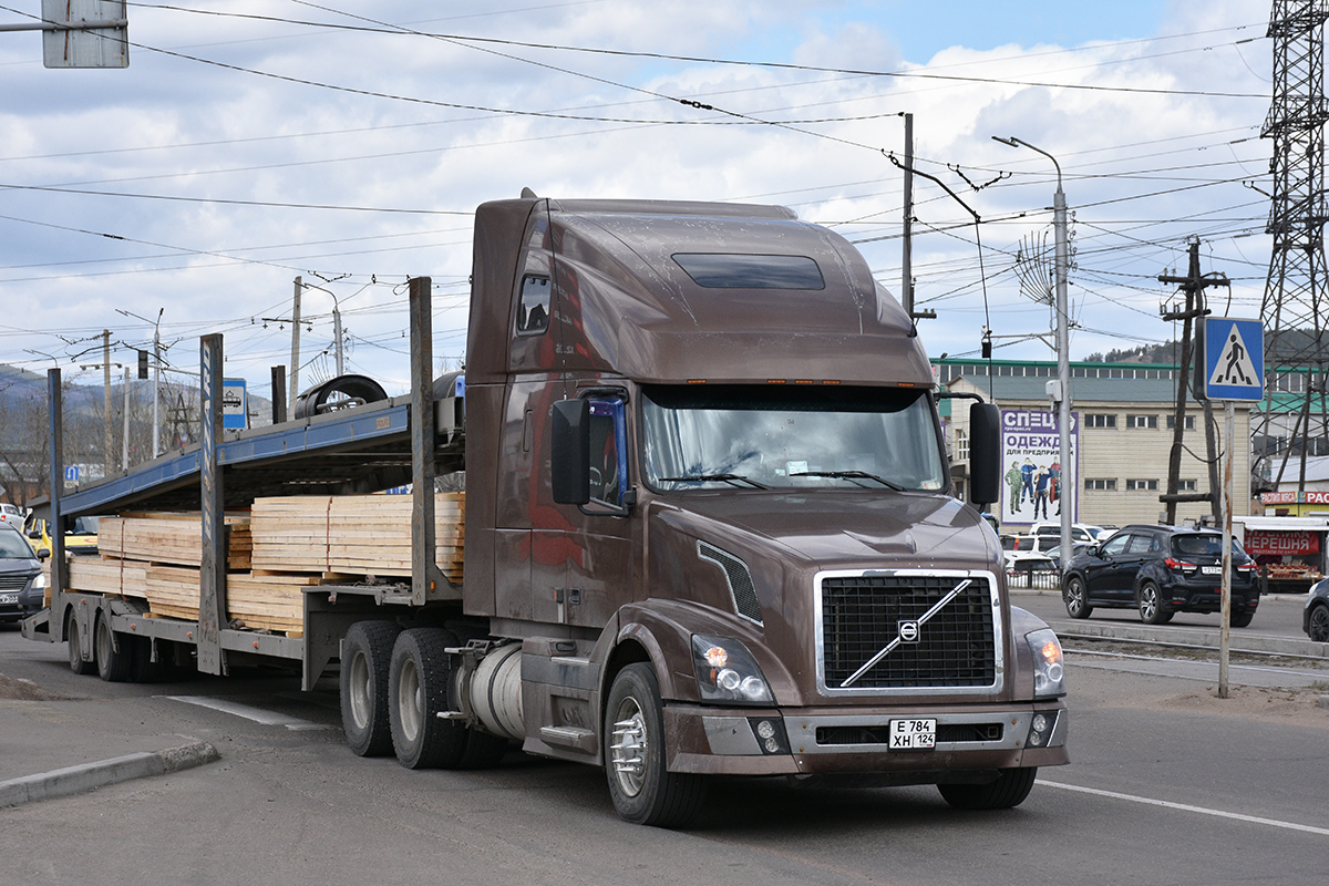 Красноярский край, № Е 784 ХН 124 — Volvo VNL670