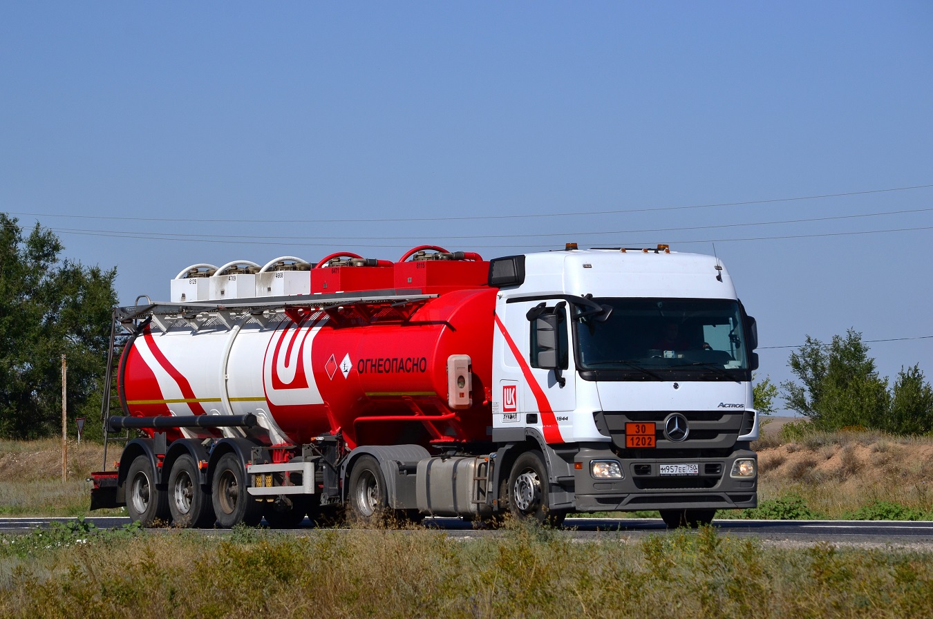 Волгоградская область, № М 957 ЕЕ 750 — Mercedes-Benz Actros '09 1844 [Z9M]