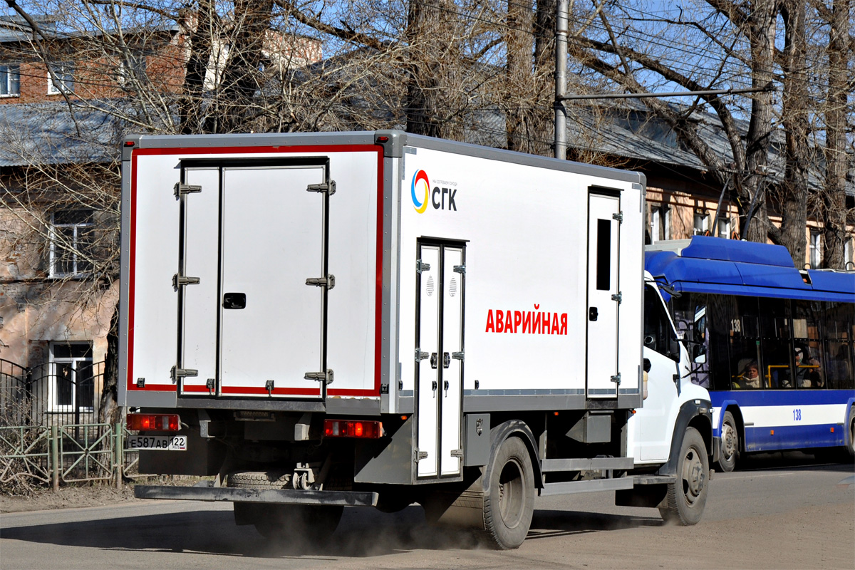 Алтайский край, № Е 587 АВ 122 — ГАЗ-C41R33