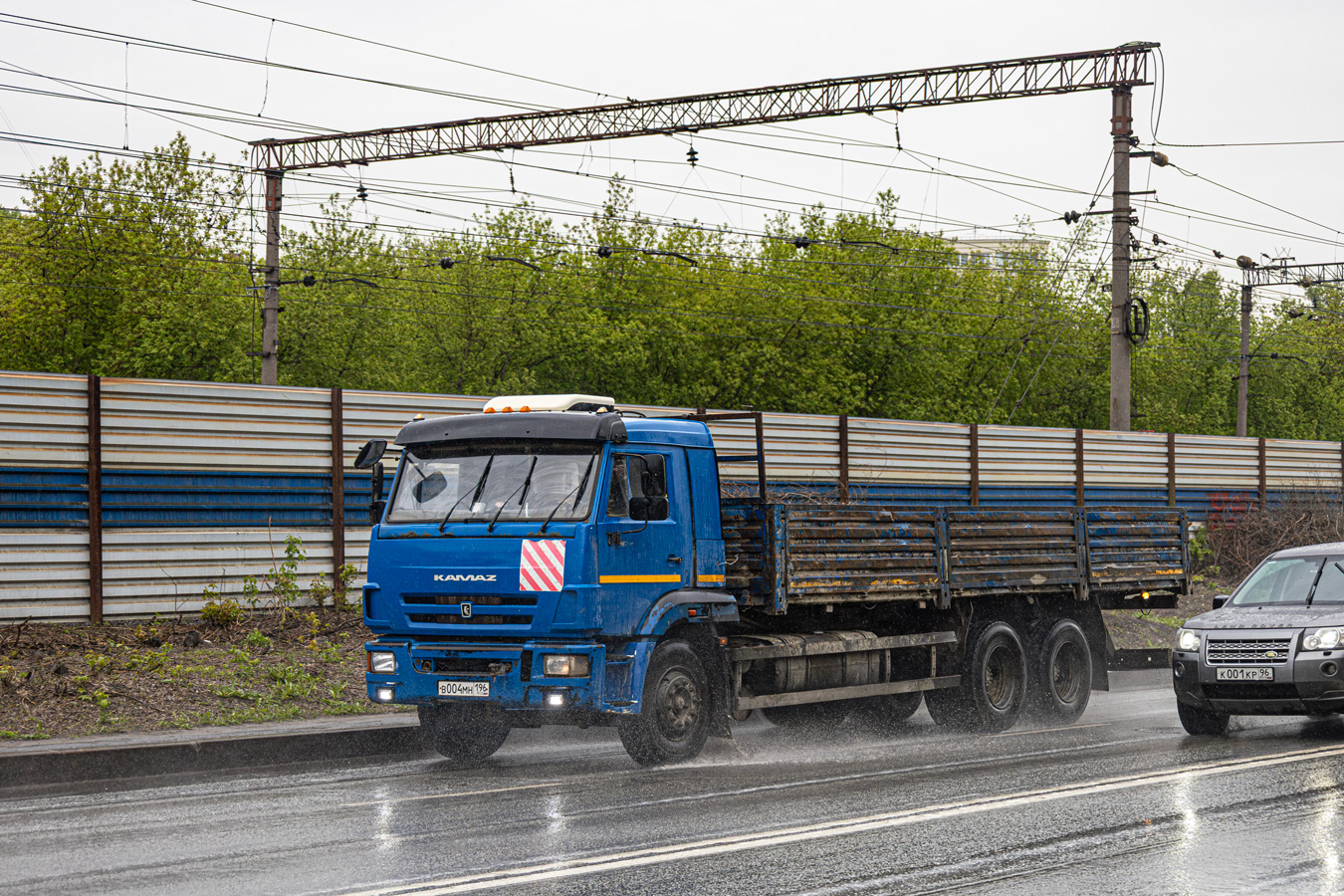 Свердловская область, № В 004 МН 196 — КамАЗ-65117-A4(23)