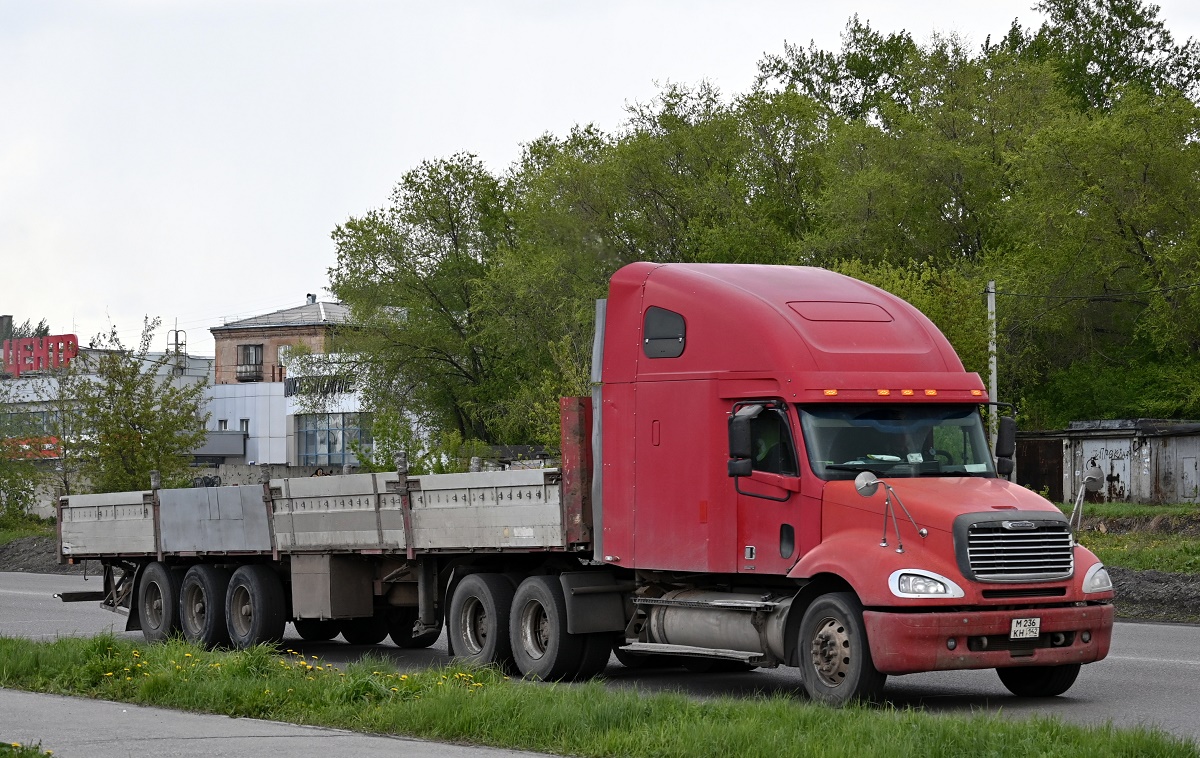 Кемеровская область, № М 236 КН 142 — Freightliner Columbia
