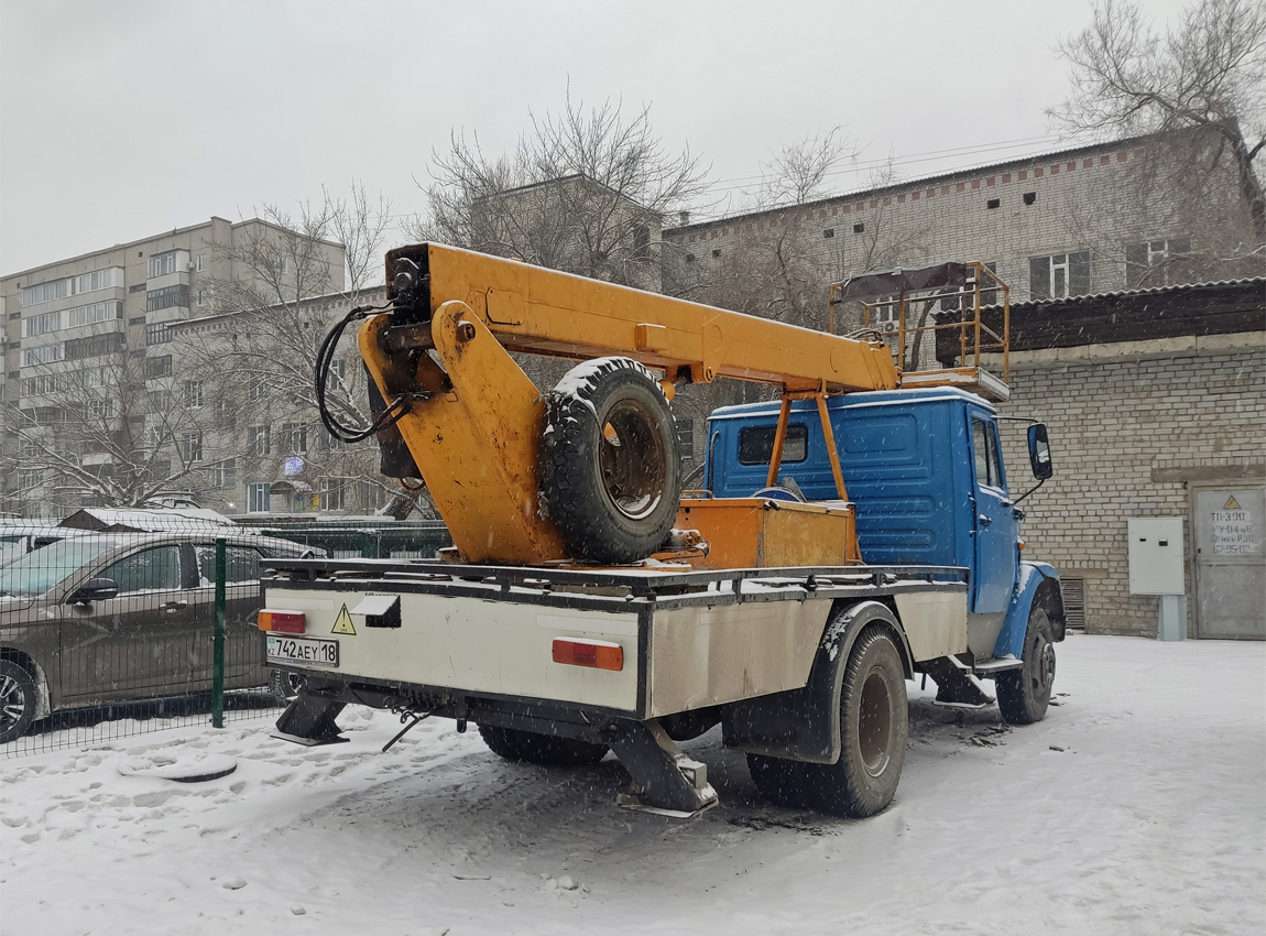 Абайская область, № 742 AEY 18 — ЗИЛ-4331/4329/4332/4333/4335 (общ.мод.)